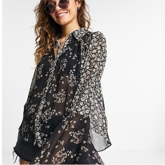 Free People printed Boho flare sleeve blouse EUC - Picture 4 of 16